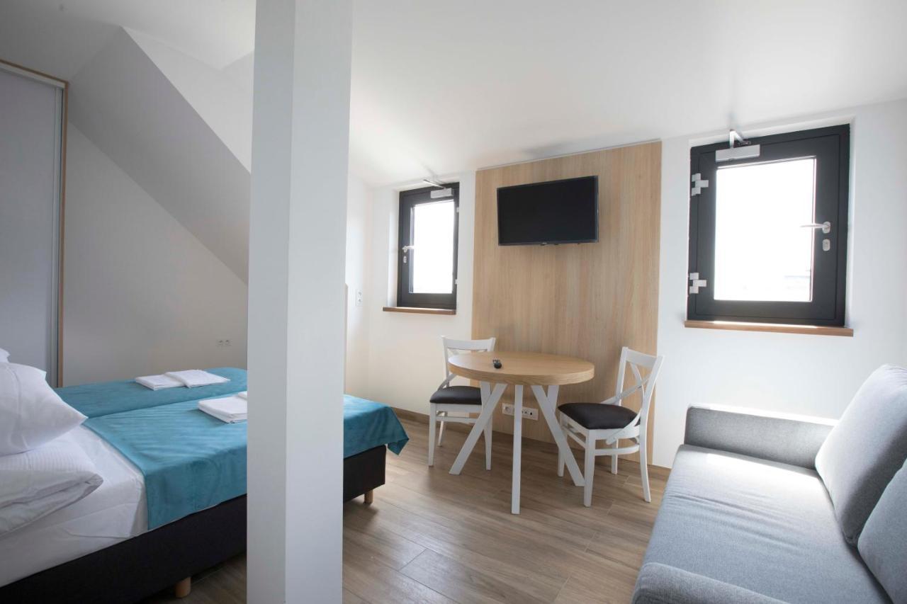 Willa Przy Porcie - Apartamenty Z Aneksami Kuchennymi Ustka Exterior foto