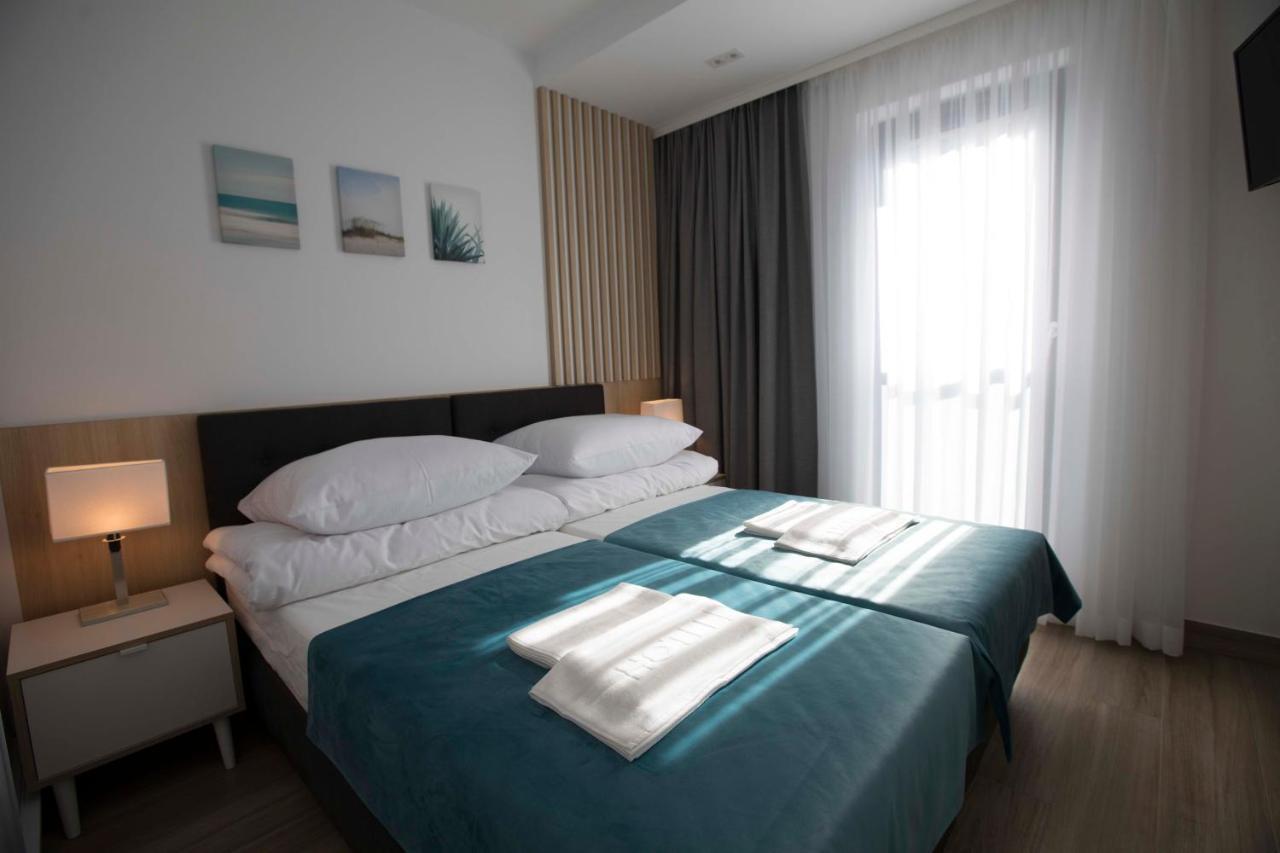 Willa Przy Porcie - Apartamenty Z Aneksami Kuchennymi Ustka Exterior foto