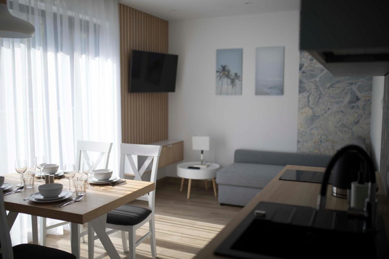 Willa Przy Porcie - Apartamenty Z Aneksami Kuchennymi Ustka Exterior foto